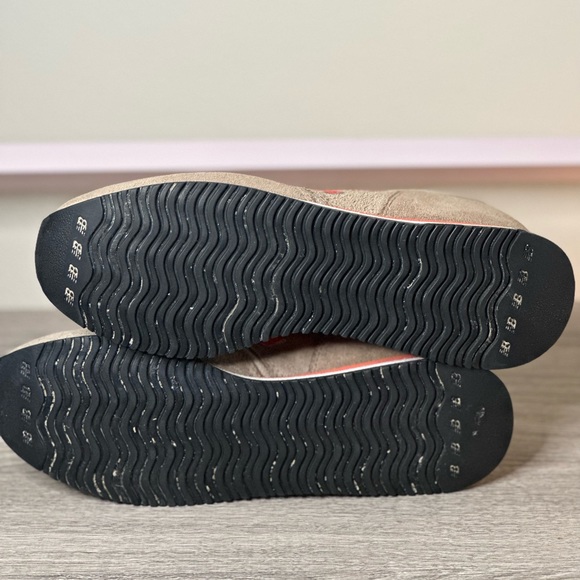 New Balance Athletic Shoes Womens Size 9 - Picture 4 of 4